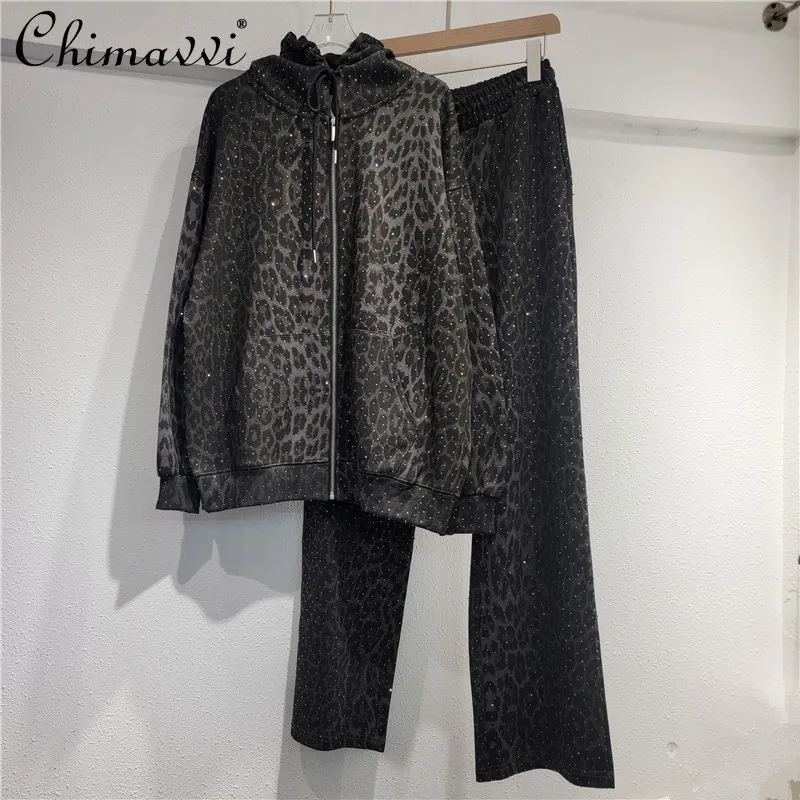 Terno casual com capuz estampa leopardo feminino, jaqueta e calça de manga comprida, roupas soltas, diamante quente, moda europeia, novo, outono