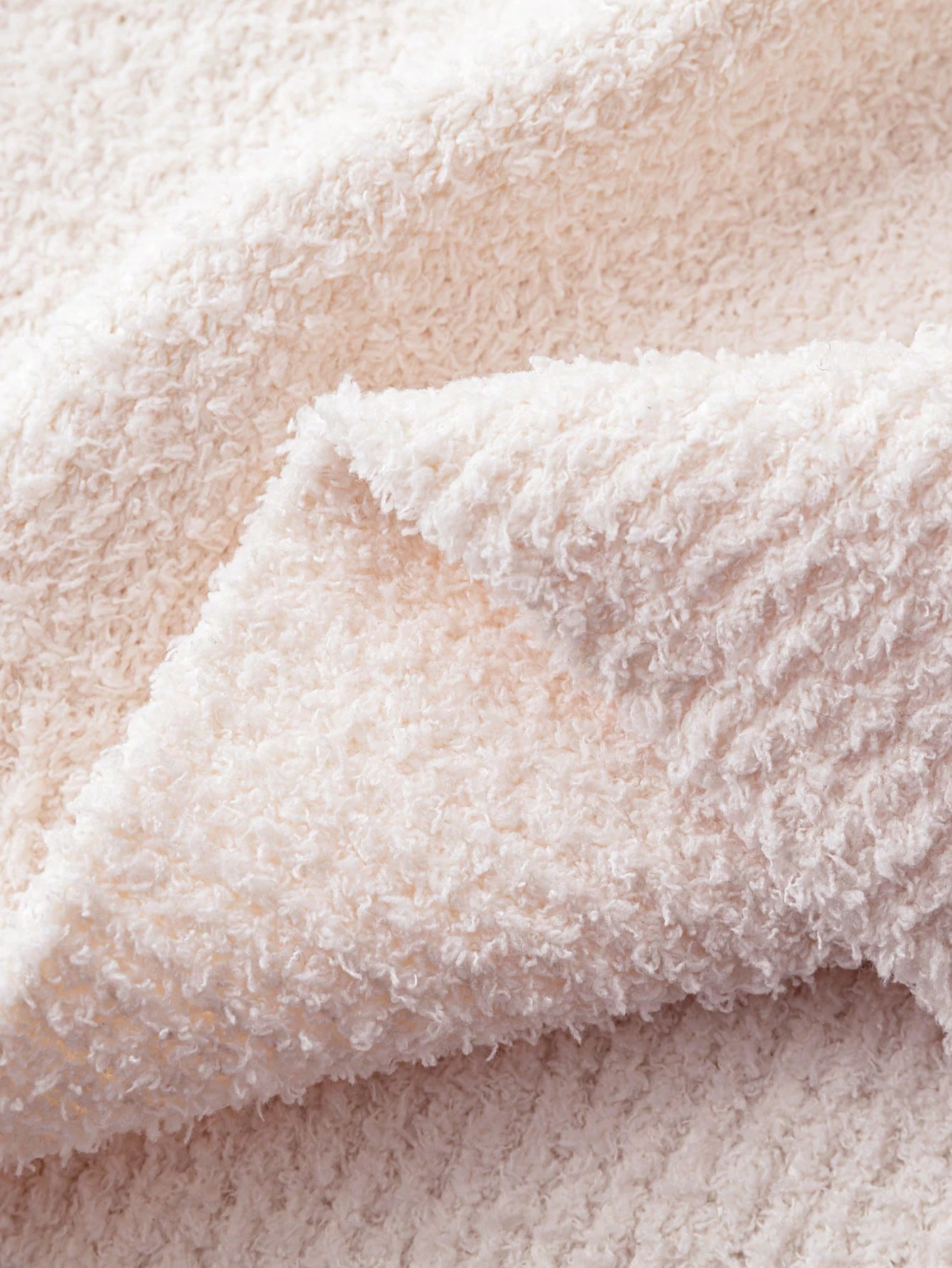 เสื้อกั๊กไหมพรมผู้หญิงสีเบจทรงโอเวอร์ไซส์ แขนกุด คอกลม ผ้ามีเท็กซ์เจอร์ ทรงหลวม