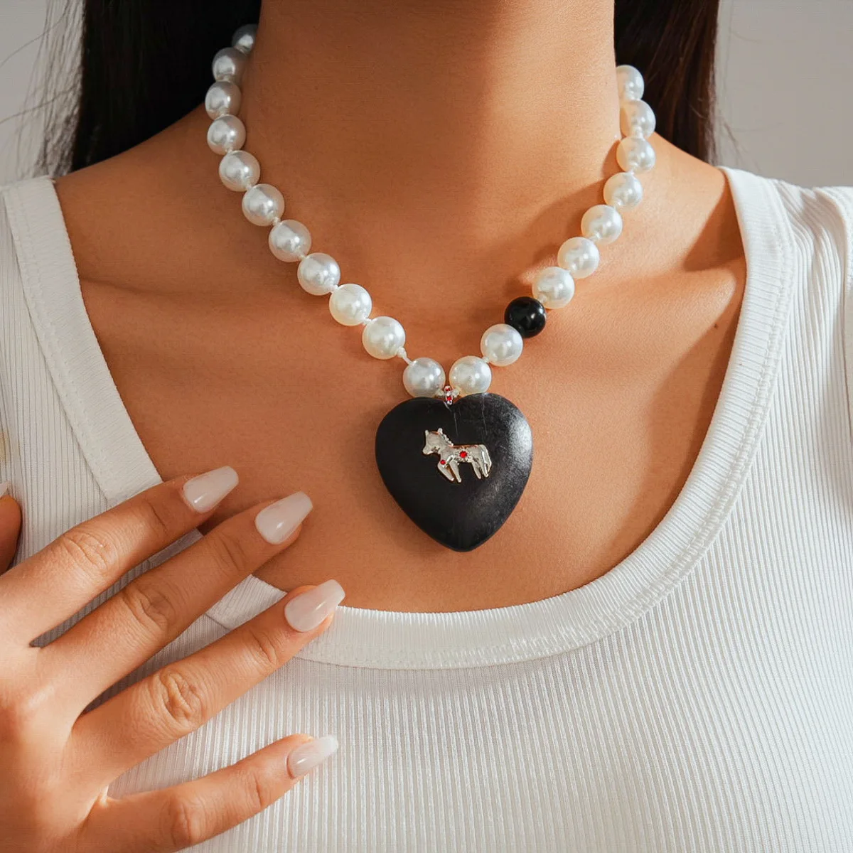 

Big Pearl Ball Beaded Chain and Wooden Heart Pendant Necklace for Women Trendy Choker Collar on the Neck Accessories Jewelry