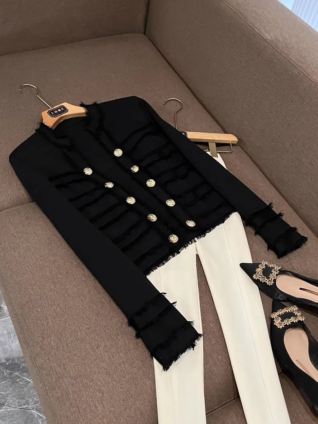 Nowa modna bluza damska z frędzlami, dwurzędowa, metalowa, niebieska, idealna na dojazdy do pracy, stylizowana na sweter, z charakterem.