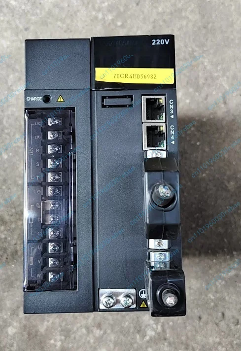 Accessories 1pcs servo driver is610fs7r6i-xh, 220v three-phase input and output, 1kw power.
