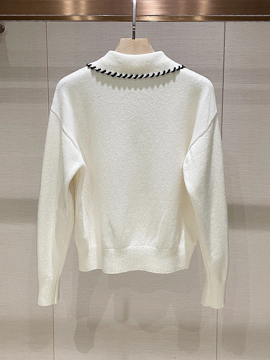 เสื้อสเวตเตอร์ถักแบบลำลองสีขาว คอปกพับได้ แขนยาว เนื้อผ้านุ่ม ปานกลาง บาง ละเอียด ทรงปกติ สำหรับผู้หญิง