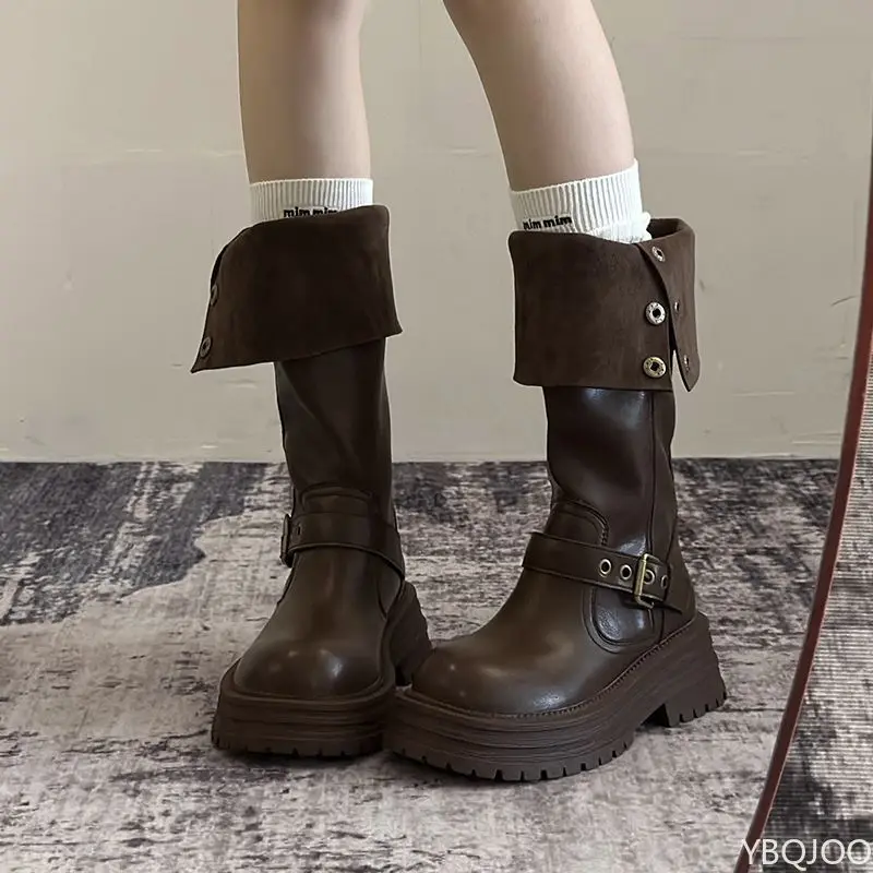 Botas de tacón bajo cuadradas vintage para mujer, botas altas hasta el muslo con plataforma para invierno, botas largas con hebilla de cinturón, modernas y versátiles.