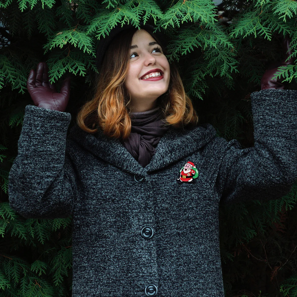 

50pcs Christmas Flashing Brooch Santa Claus Light Up Led Lapel Pin For Xmas Party Halloween Gift Luminous Badge