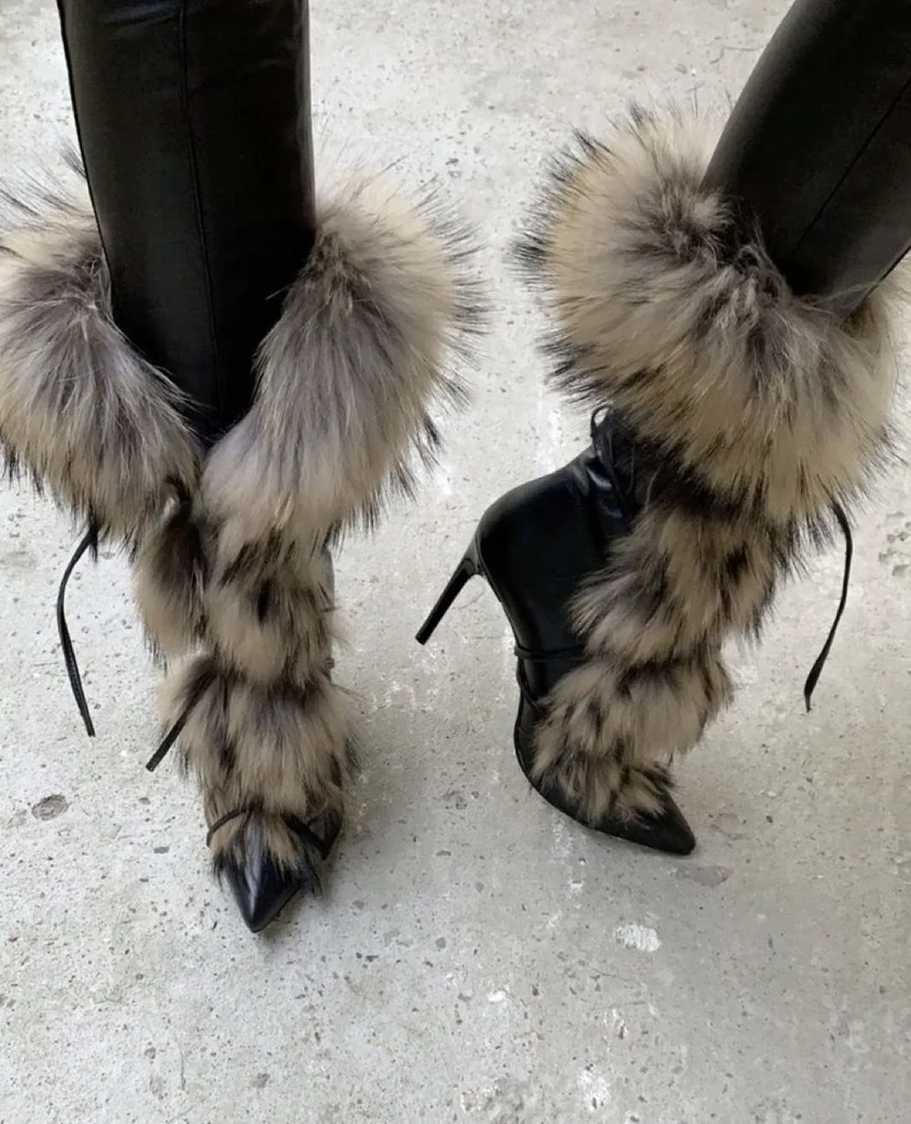شتاء دافئ جلد أسود وبني فو الفراء منتصف العجل الأحذية كعب ستيليتو الدانتيل متابعة التفاصيل أفخم الفراء تقليم أشار تو أحذية سيدة
