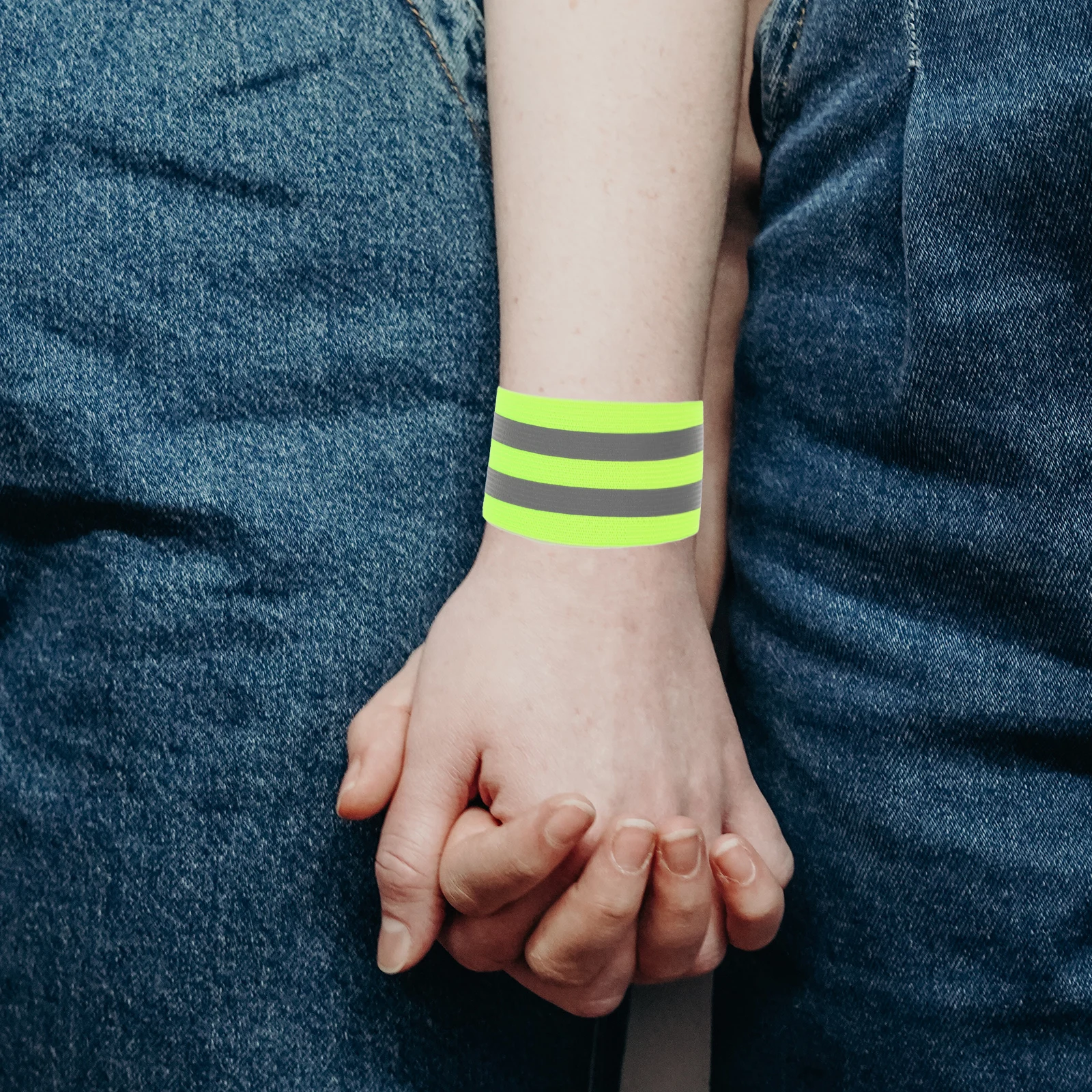 

4pcs Reflective Wristb s High Visibility Night Green Tape Straps for Running Cycling Outdoor Activities Safety Gear