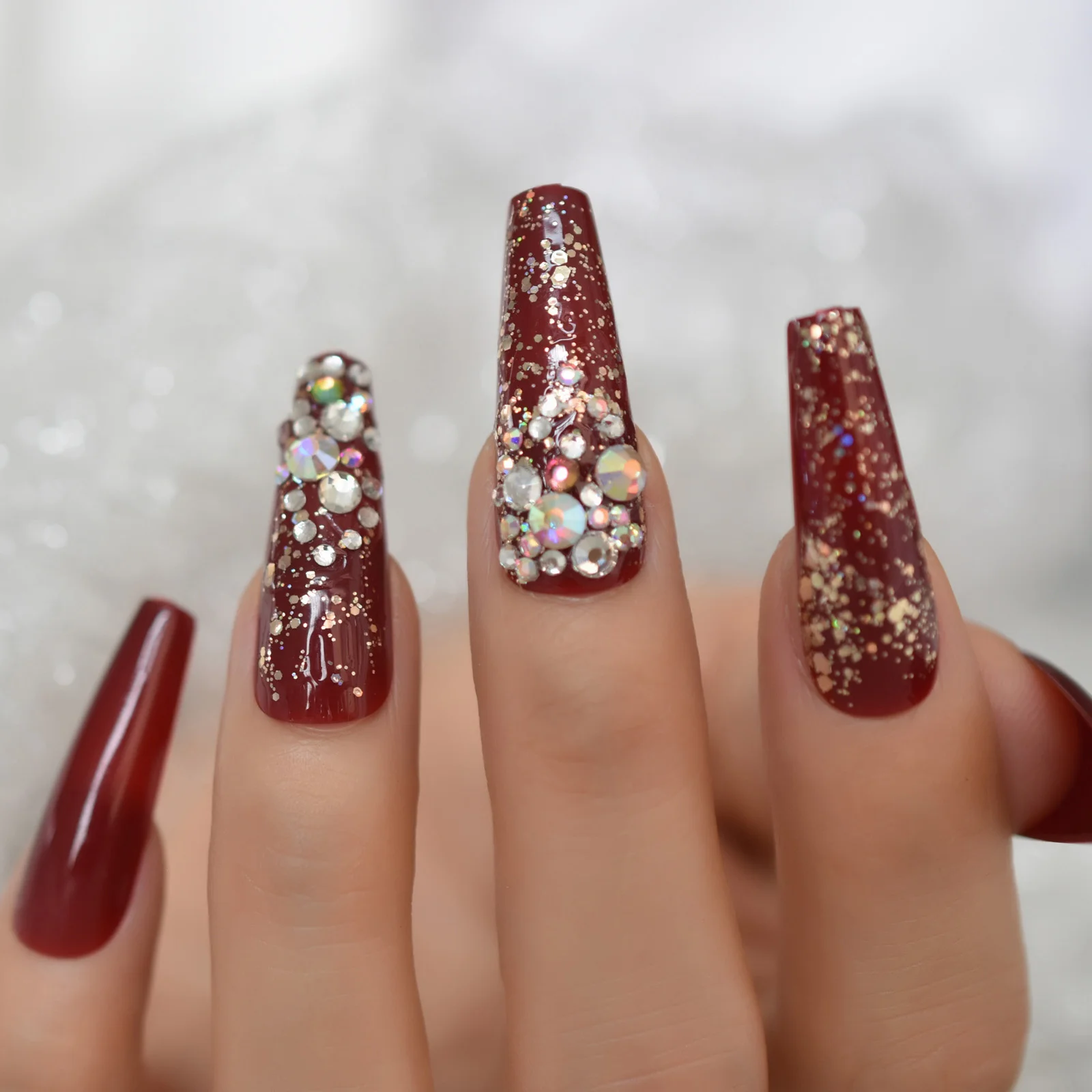 Uñas postizas Borgoña con diseños, diamantes de imitación ostentosos, purpurina cónica, prensa Extra larga en uñas postizas, ataúd brillante, arte de uñas de Ballet