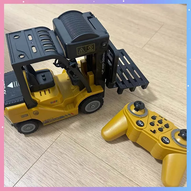 1:24 RC Car 2.4G Full-Scale Remote Control Mini Crane Forklift Truck Engineering Vehicle Forklift Toy With Light and Music Gift