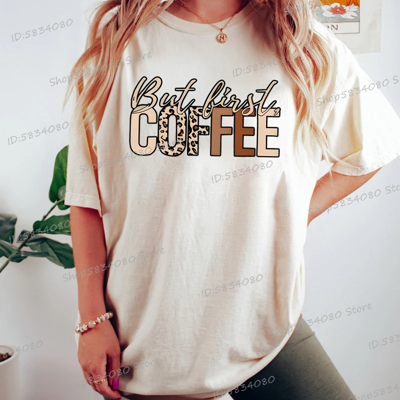 هدية لمحبي القهوة تي شيرت مطبوع ولكن أول القهوة ليوبارد طباعة التي شيرت طاقم الرقبة ليوبارد القهوة الجرافيك تي شيرت للنساء