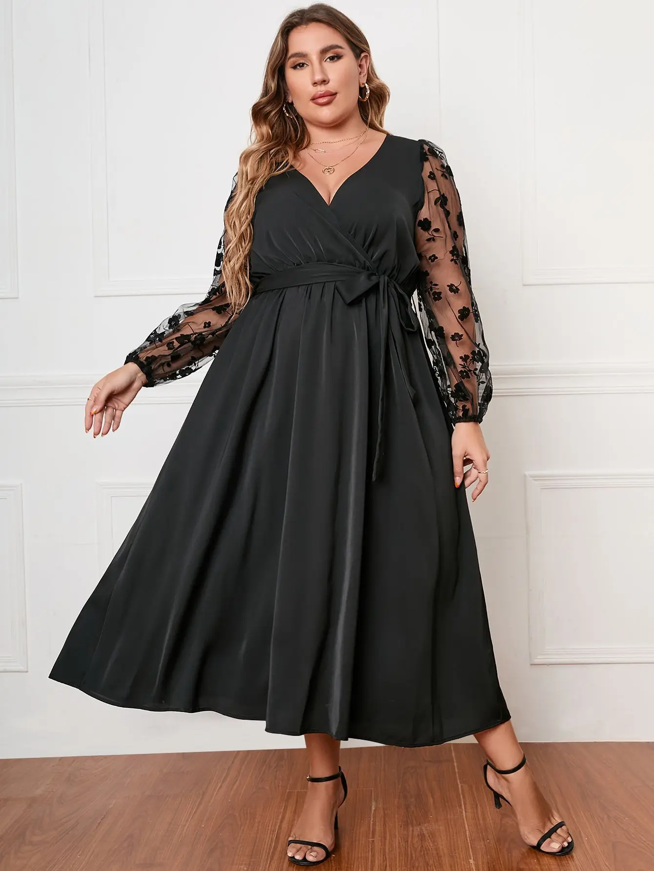 Plus Size Women's Loose Long Sleeve Dress Mid Calf Oversized Black Dress for Women V Neck Lace Sleeve