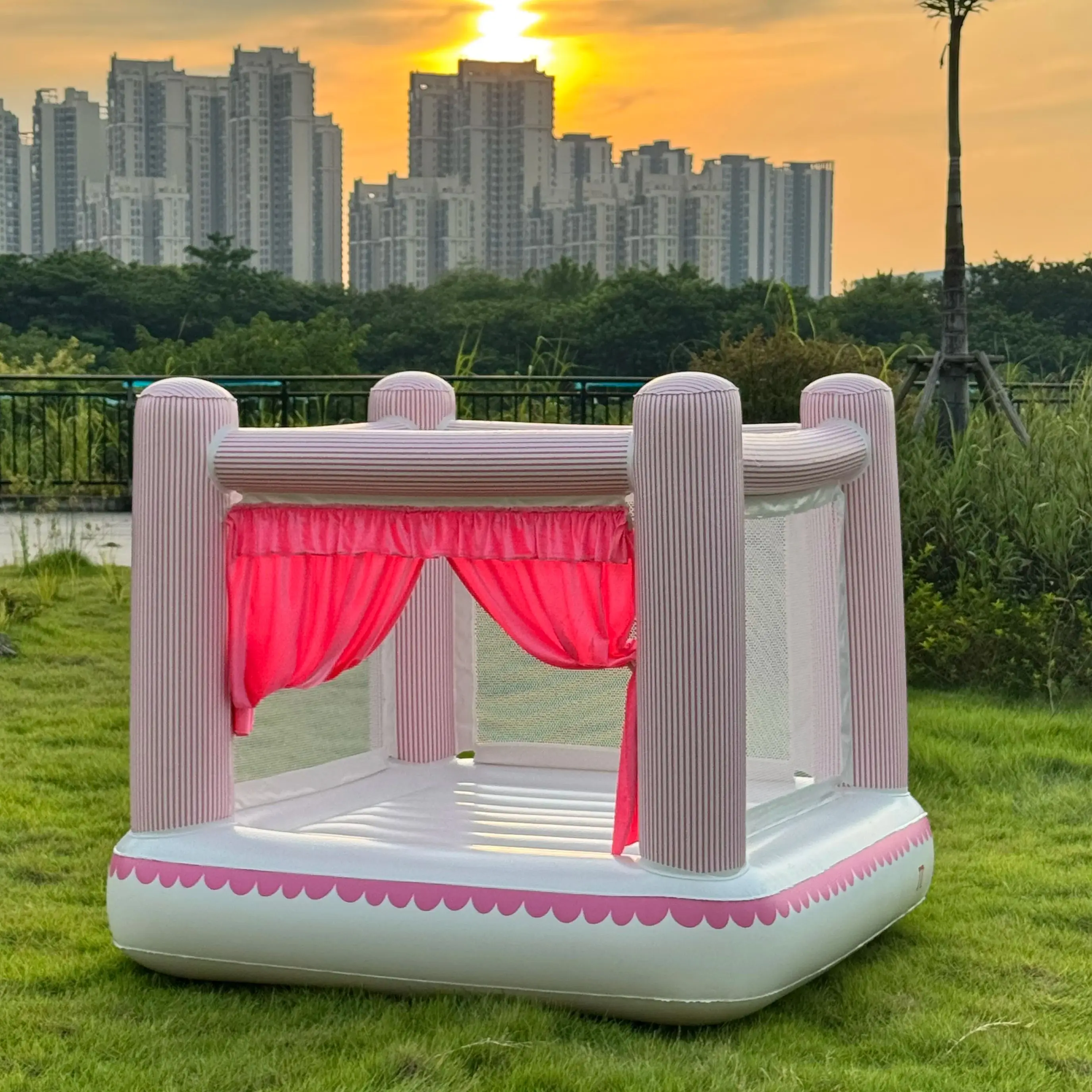 Pink Bounce House Birthday Gift 1-6 Years Old PVC Mini Inflatable Castle Children's Toy Castle