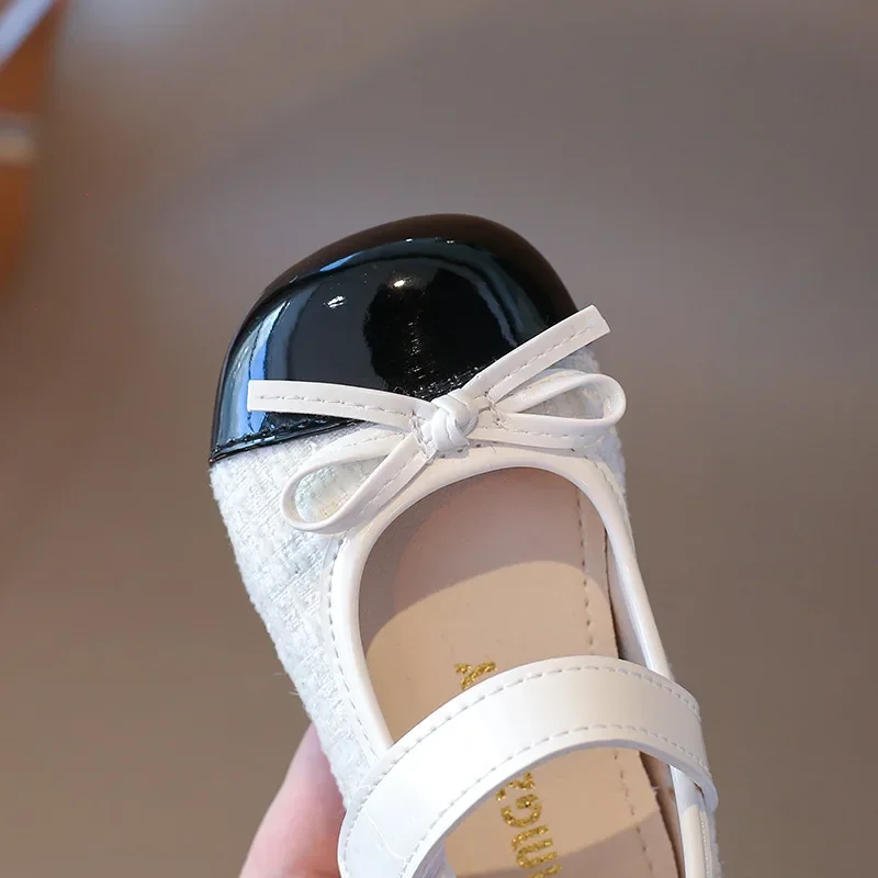 أحذية جلدية بفيونكة للفتيات لخريف 2026 أحذية زفاف جديدة للأطفال بنعل ناعم أحذية أداء مسطحة للأطفال