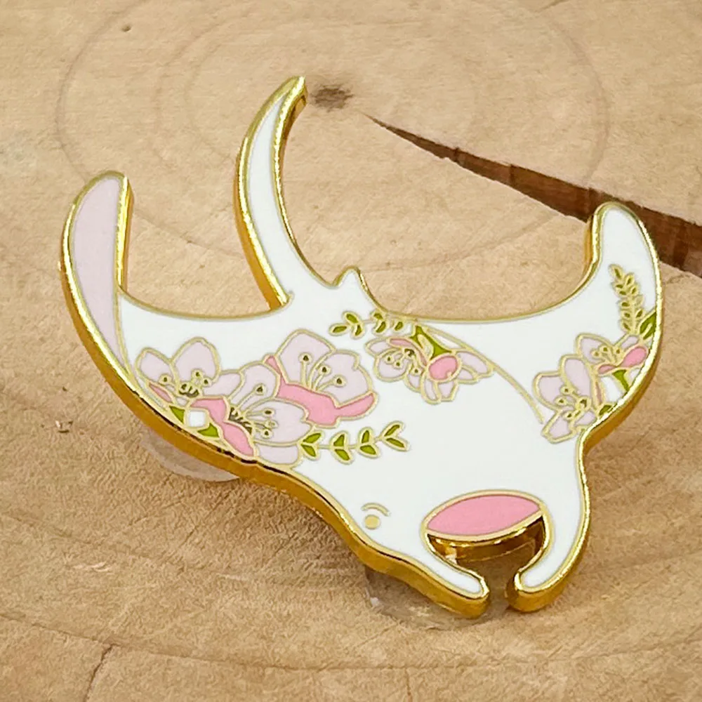 Pink Floral Manta Ray Enamel Pin Cute Blossom Ray Brooch Ocean Lover Lapel Pin Scuba Divers Animal Lovers Gift Collect