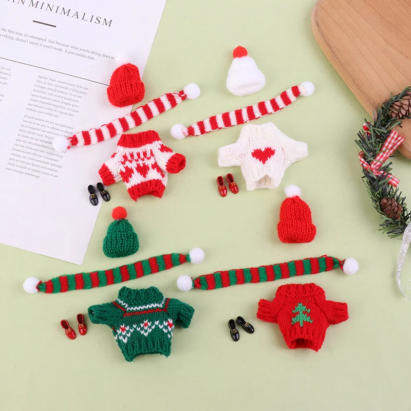 1ชุดบ้านตุ๊กตาหมวกเสื้อกันหนาวแบบถักขนาดเล็กผ้าพันคอรองเท้าตุ๊กตาคริสต์มาส25cm ตุ๊กตาเสื้อผ้าตุ๊กตาของขวัญ DIY อุปกรณ์เสริม