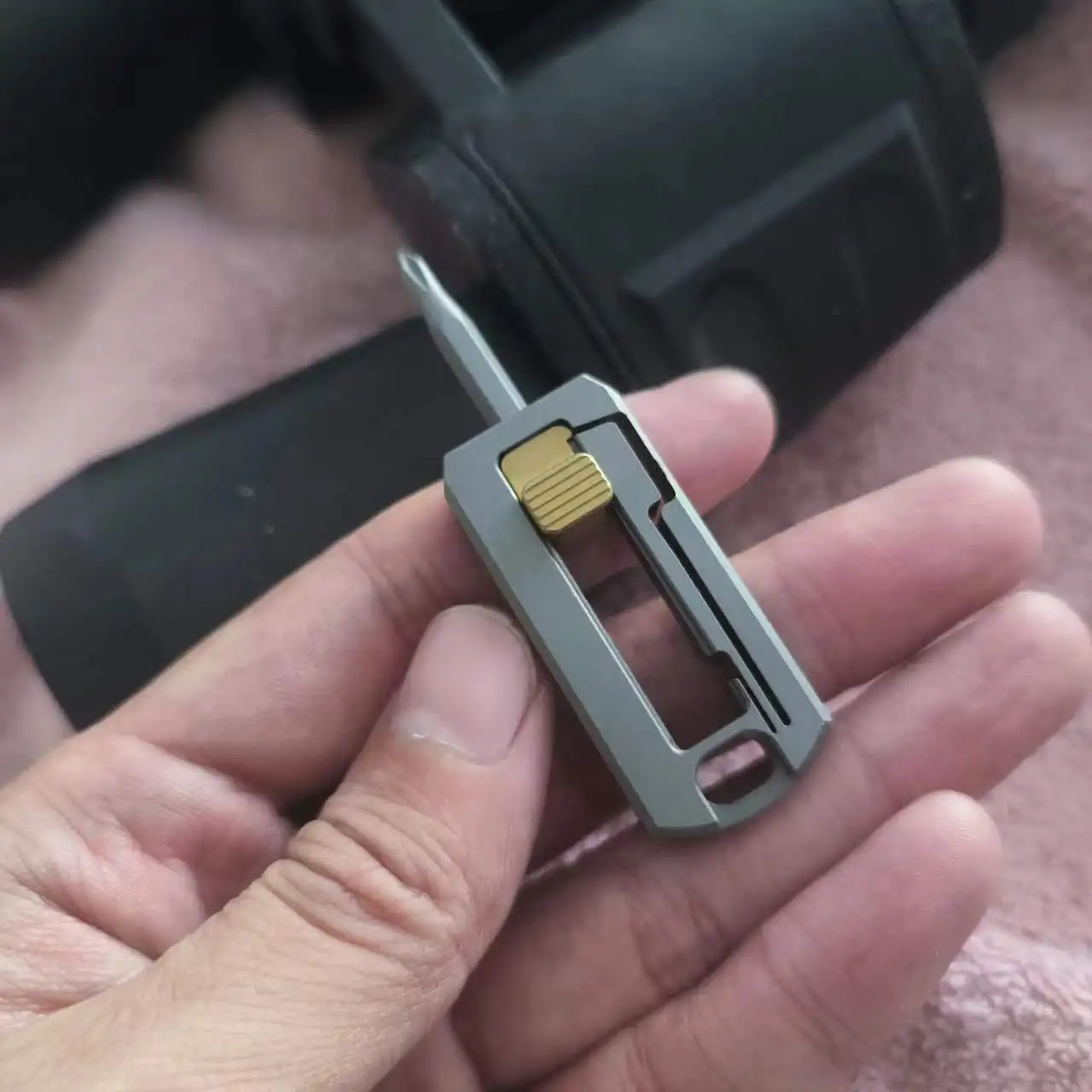 Mini titanium alloy screwdriver bit, Handle screwdriver, Home portable disassembly tool EDC，Cross slotted screwdriver Keychain