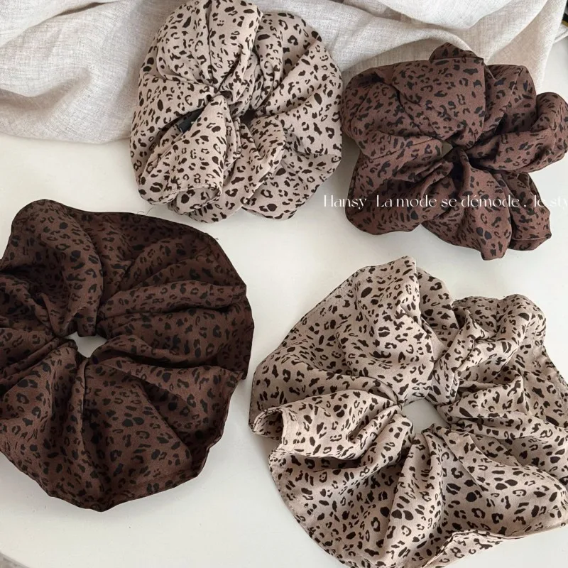 

1 Piece Leopard Print Scrunchies for Women Hair Scrunchy Bow Retro Chunky Ponytail Holder Premium Velvet Hair Ties Accessories