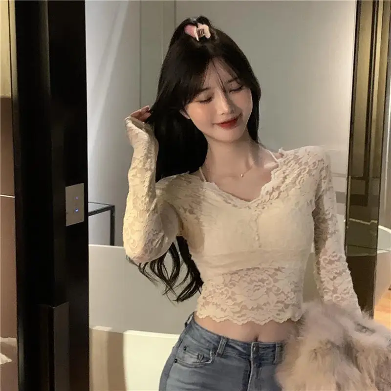 تي شيرت نسائي طويل الأكمام أنيق مزين بالدانتيل من القطن على الطراز الفرنسي بياقة مربعة مكشكشة بقصة ضيقة ومريحة ومرقعة غير منتظمة