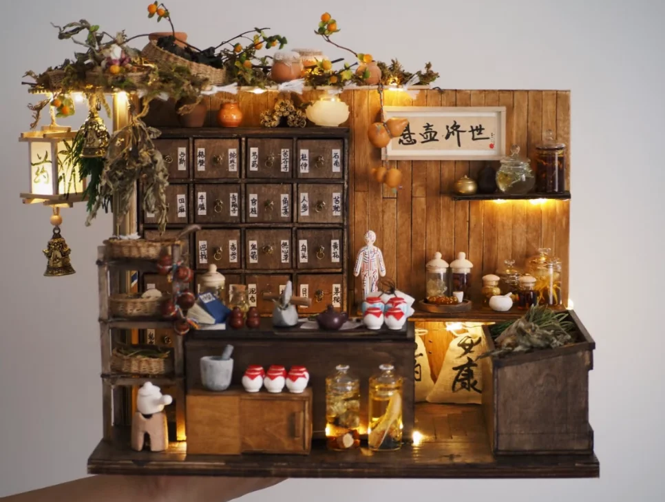 1:12 Dollhouse Pharmacy Mini Medicine Cabinet Pills Dan Medicine Wine Mini Medical Writing Brush Medicine Shop Scene Model Decor