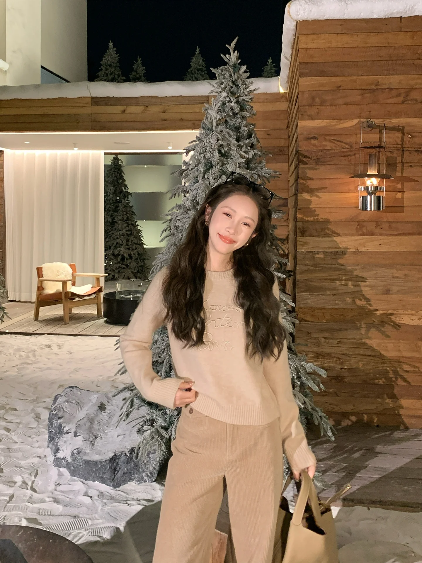 

Теплый зимний вязаный комплект из двух предметов для женщин: свободный свитер и брюки. Модный повседневный комплект из полиэстера...