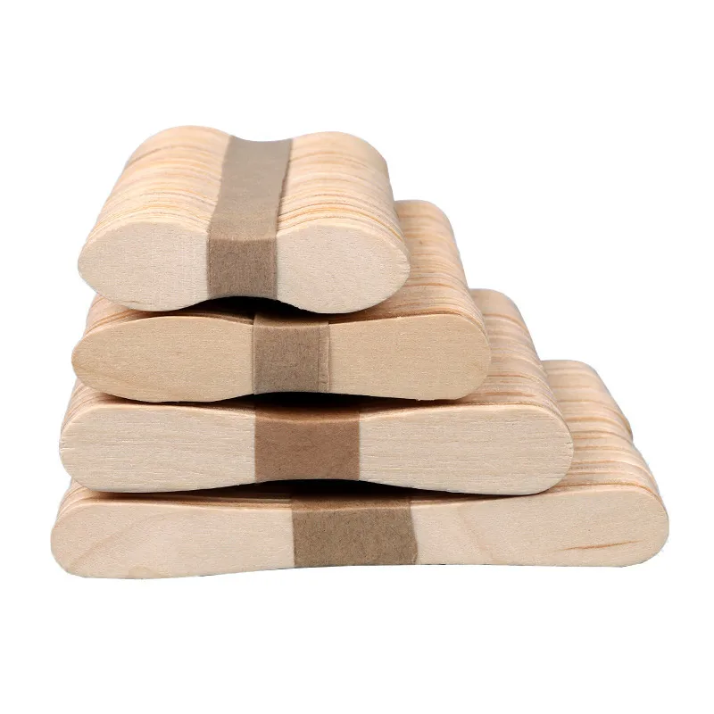Bâtonnets de crème glacée en bois naturel, cuillères à dessert faites maison, bâtonnets de glace à