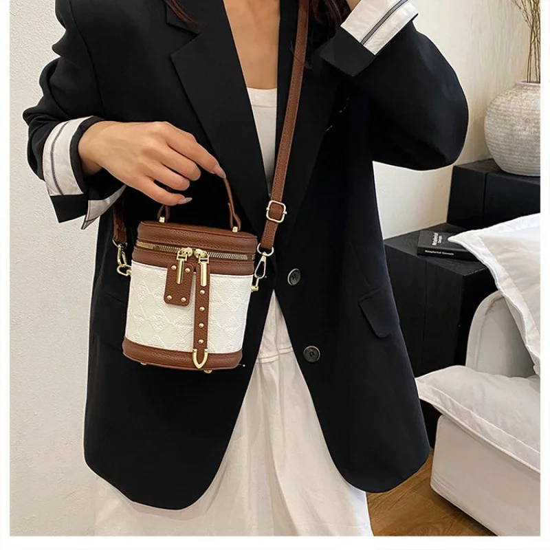 

Vintage Inspired Leather Messenger Bag For Women With Crossbody Strap For Practical Daily Use