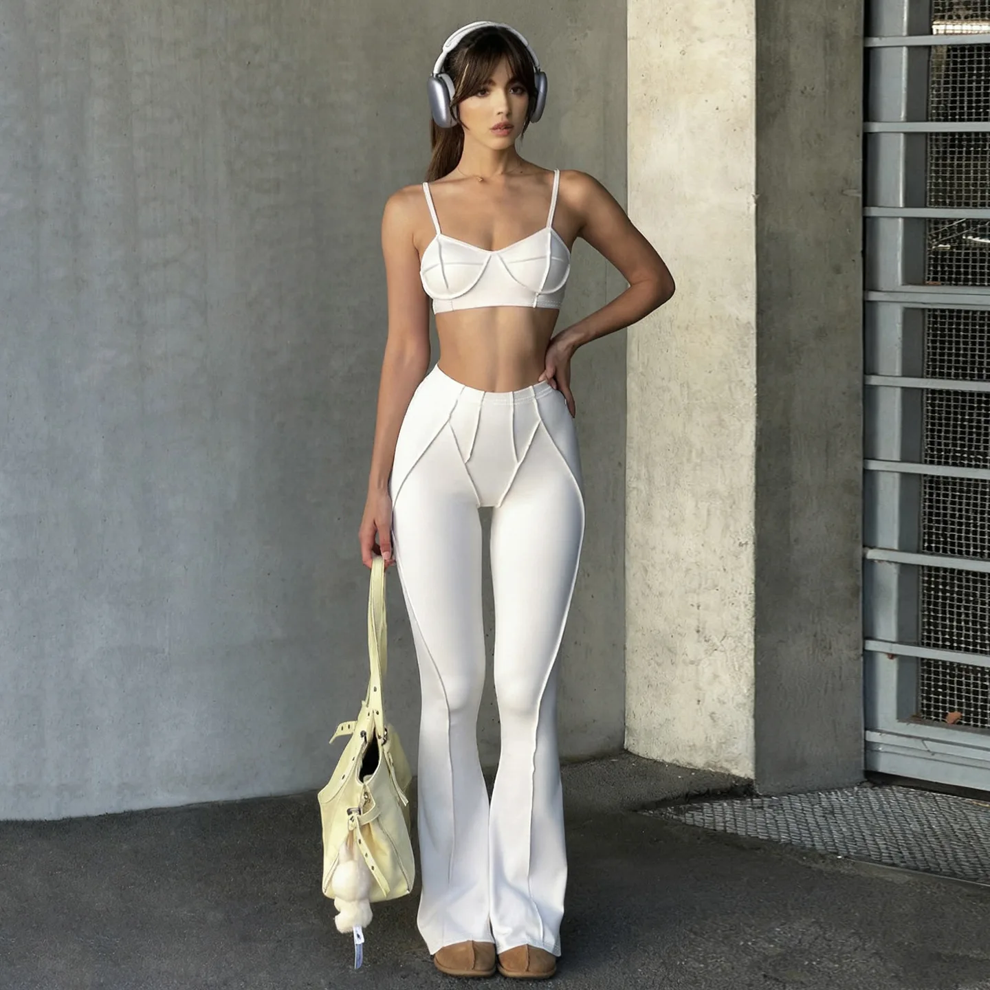 Conjunto deportivo de nuevo estilo europeo y americano, pantalones deportivos con tirantes para Yoga y Fitness, pantalones largos ajustados micro acampanados, conjunto de dos piezas para mujer