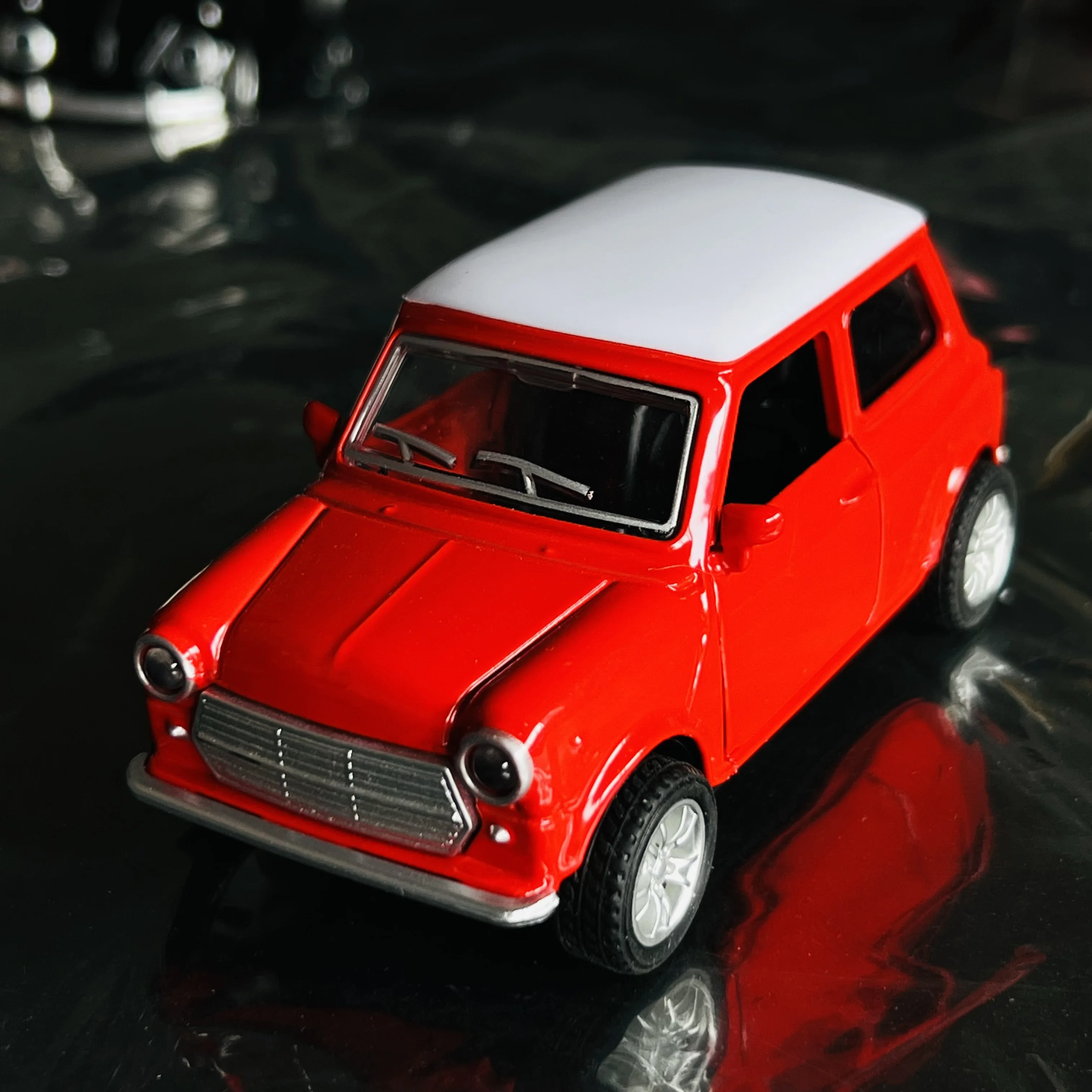 Retro Fashion Simulation Metal Doorable Sports Car Toy Model Children\'s Ornament Collection