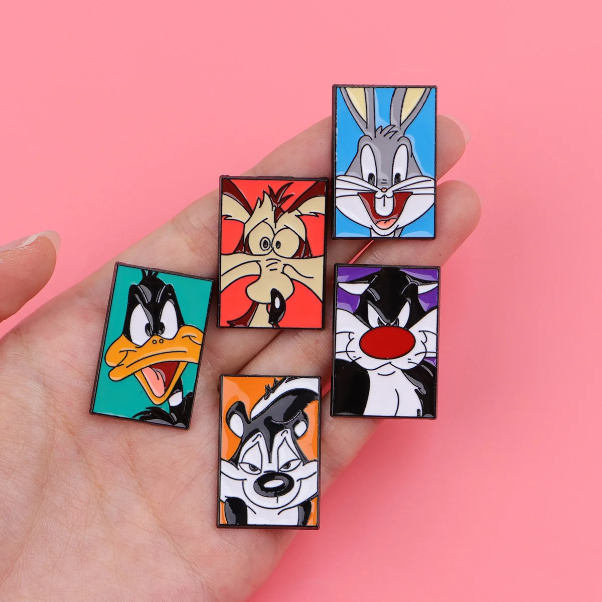 الكلاسيكية الكرتون الأرنب المينا دبوس كول الوحش دبابيس امرأة الرجال على ظهره اكسسوارات أكياس شارة التلبيب مجوهرات أصدقاء هدية #4