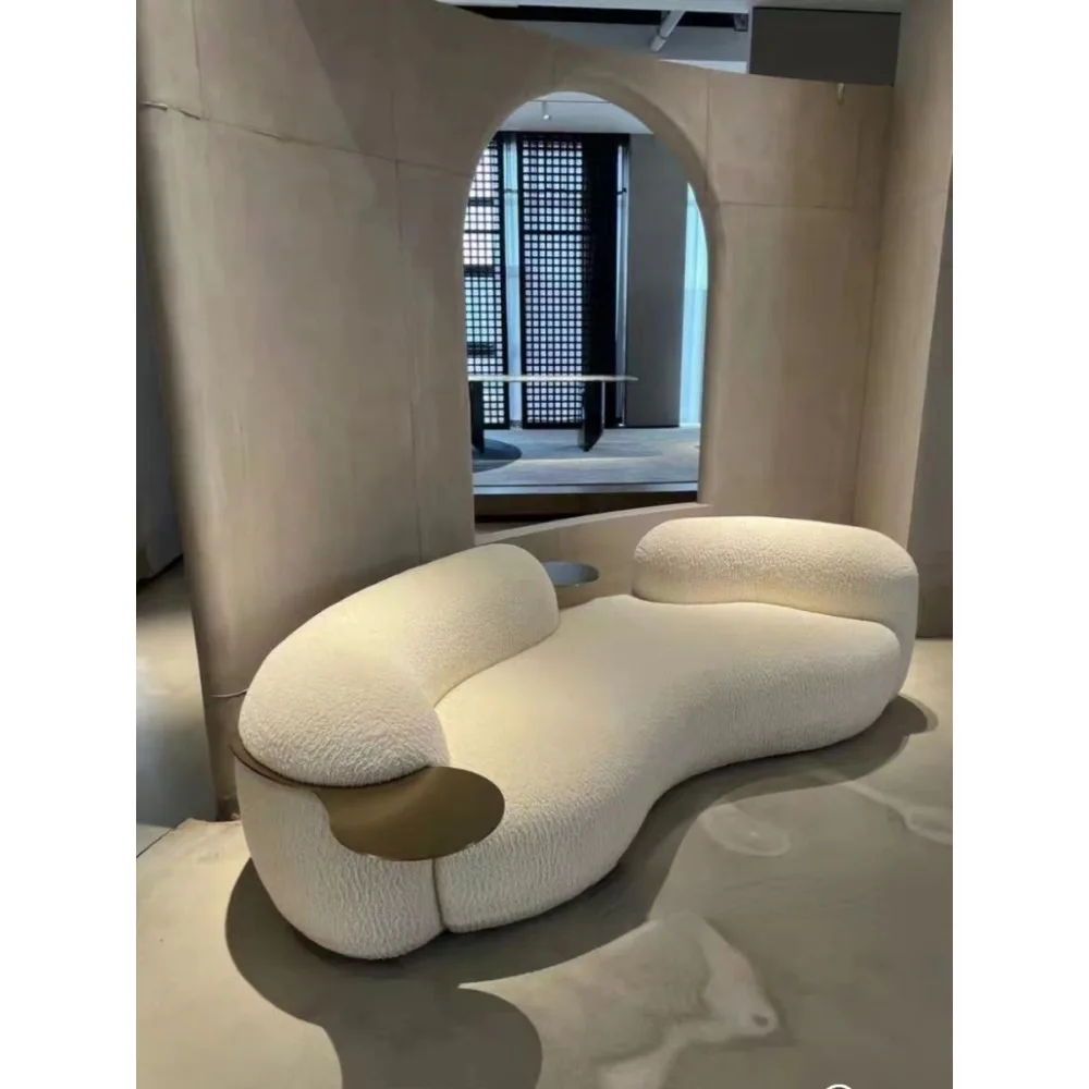 

Customized Light Luxury Fashion Lamb Fleece Italian Creative Minimalist Curved Sofa Modern Simple Pea Sofa