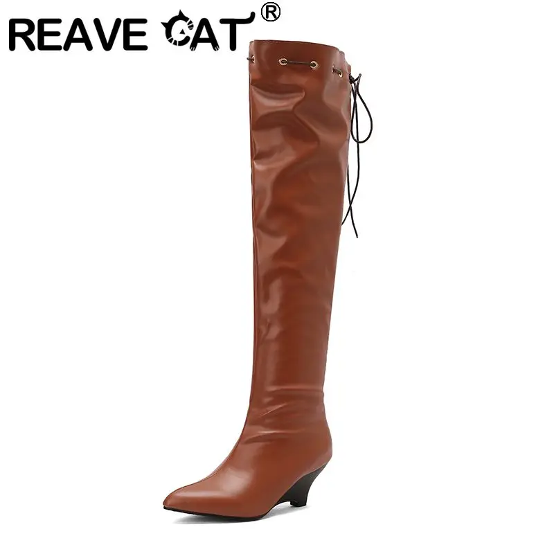 

REAVE CAT 2025 Сексуальные женские сапоги до бедра с острым носком на танкетке 6,5 см, без шнуровки, большие размеры 46 47 48 Fashion Party Stretch Bota