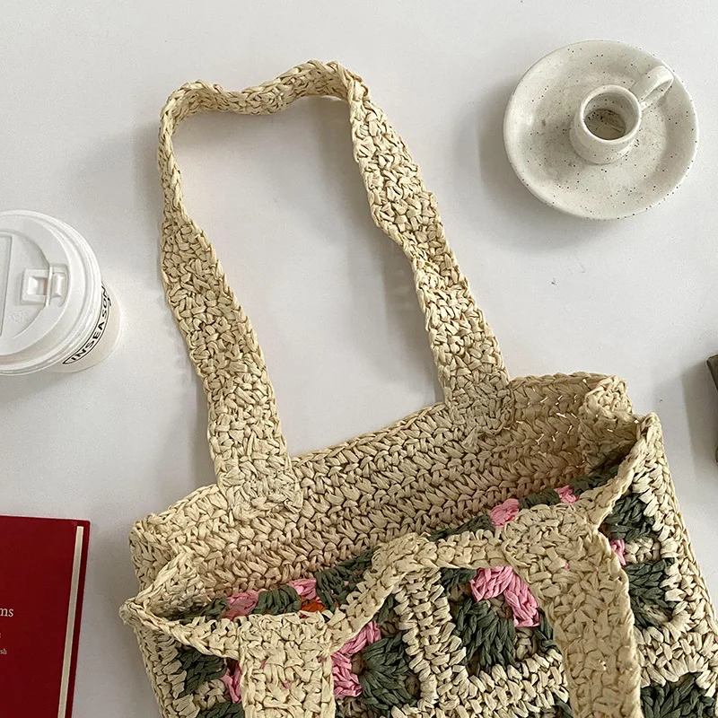 Bolso de mano de paja tejido a mano para mujer, bolsa de mano Vintage ahuecada, cesta de mimbre, bolso de viaje de hombro para vacaciones, verano, 2023