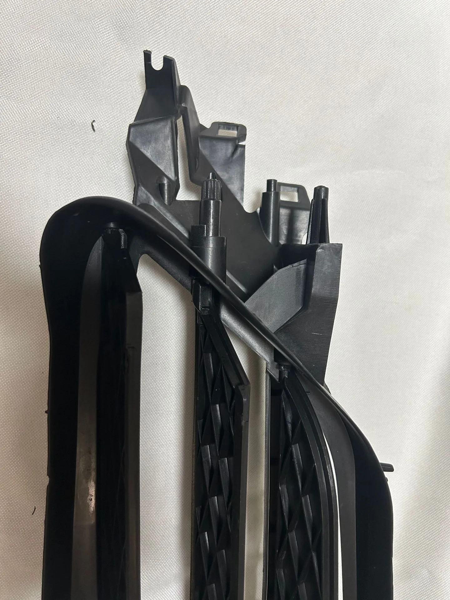 Für Tesla Model S 2016-2020 Auto-Stoßstange Aktiver Kühlergrill Nebelscheinwerfer-Gehäuse Rahmen 1057851-00-J 1058007-00-J Auto-Zubehör – Detail 3