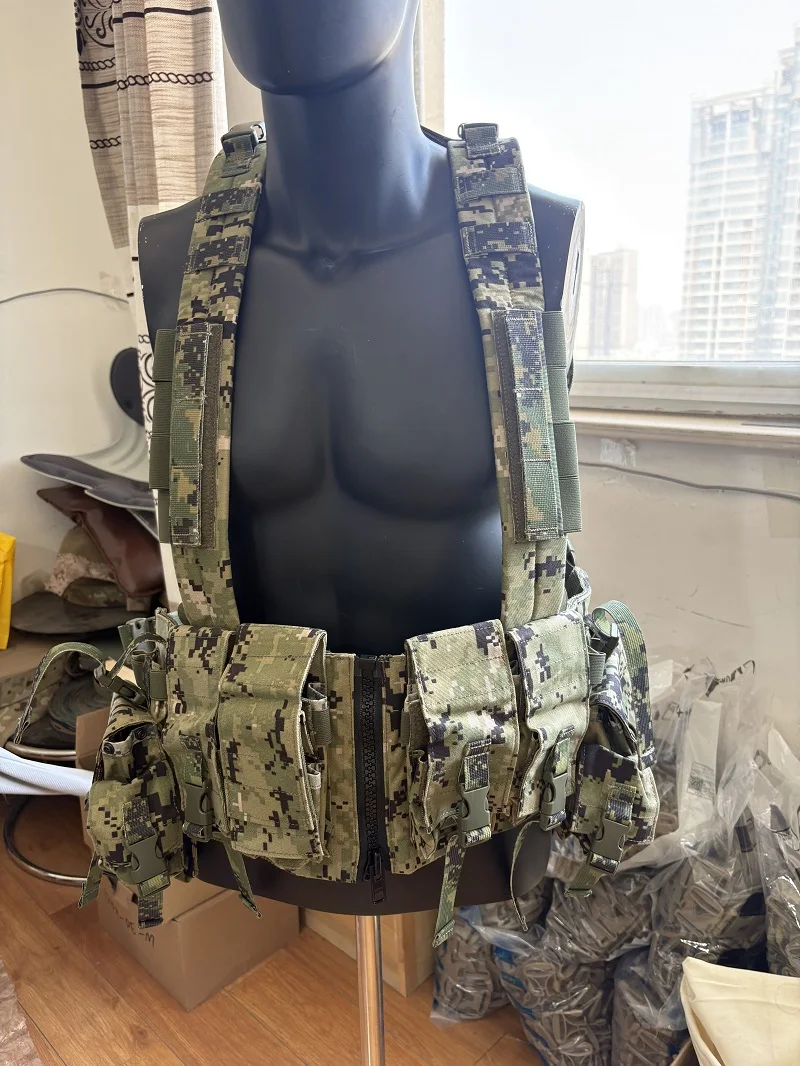 

AOR1/AOR2 L1961G Tactical Visual Chest Hang