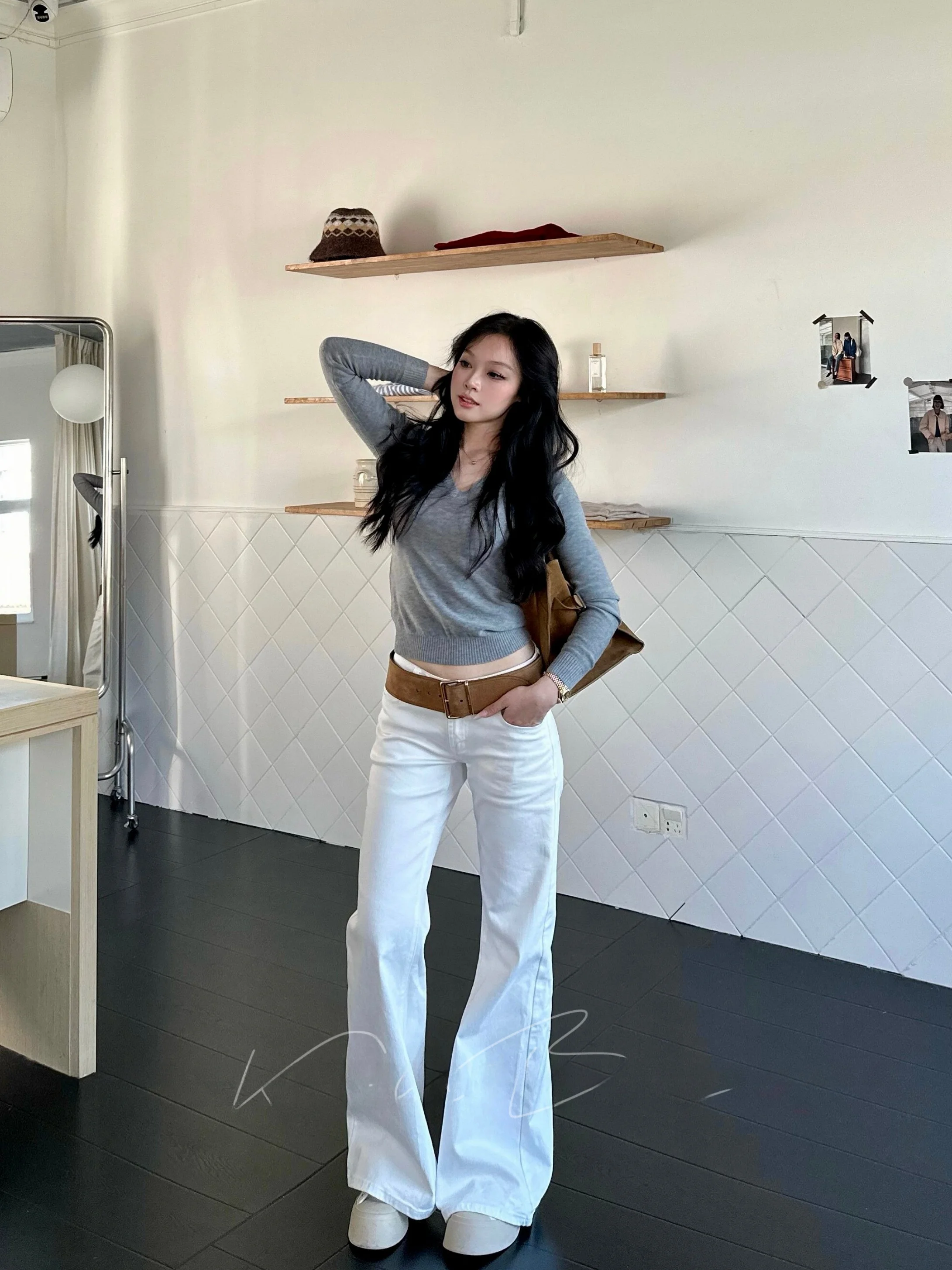 

Spring 2026 Women's Fashionable White Slim Fit Low Waist Bell Bottom Jeans High Elasticity Straight Leg Long Pants