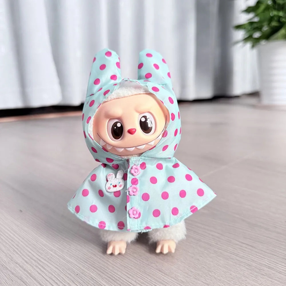 ชุดเสื้อผ้าตุ๊กตาลาบูบู ขนาด 15-17 ซม. เสื้อกันฝน รองเท้าบูทยางกันน้ำ ชุดรองเท้าบูทกันฝน ชุดแต่งกายสำหรับตุ๊กตาลาบูบู พร้อมอุปกรณ์เสริมและของเล่น