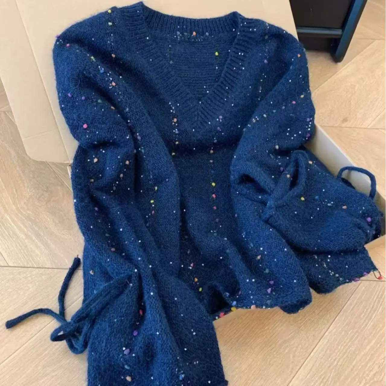 

Women V-neck Knitted Sweater for Women Heavy Duty Glitter Loose Versatile Top Autumn Winter New Korean Lazy Style Knitting