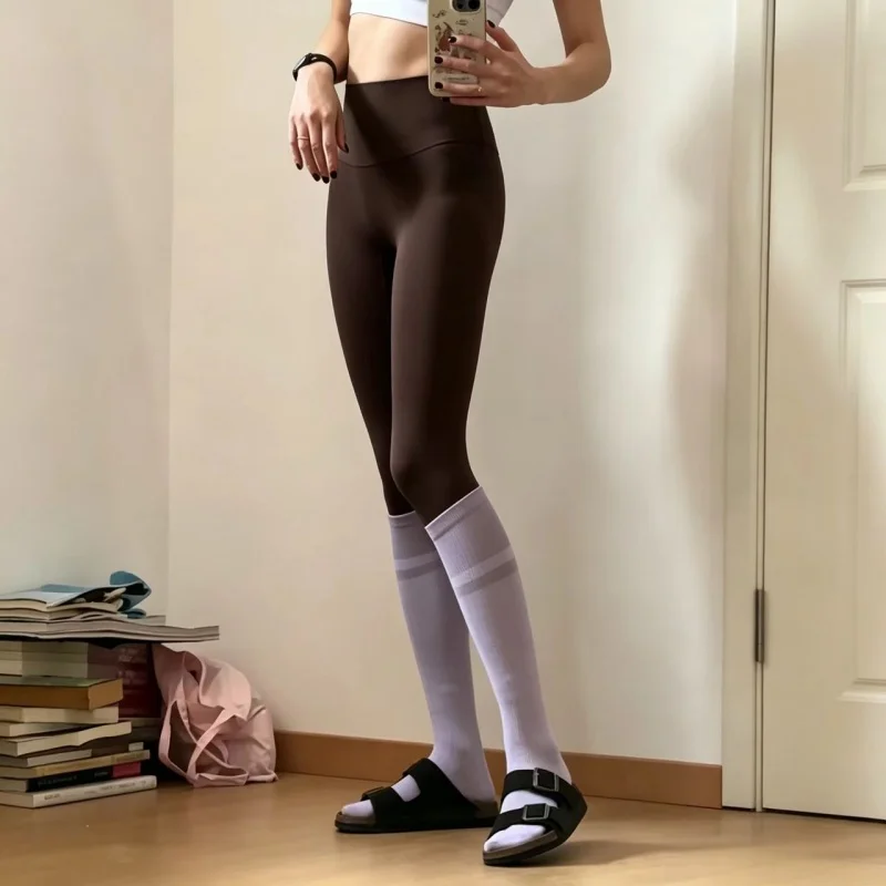 Damen-Stretch-Leggings mit hoher Taille, integriertem Innenfutter, ohne Unterwäsche, Scrunch-Design, Po-Lifting-Effekt, Yoga-Hose für Pilates und Workout – Detail 6