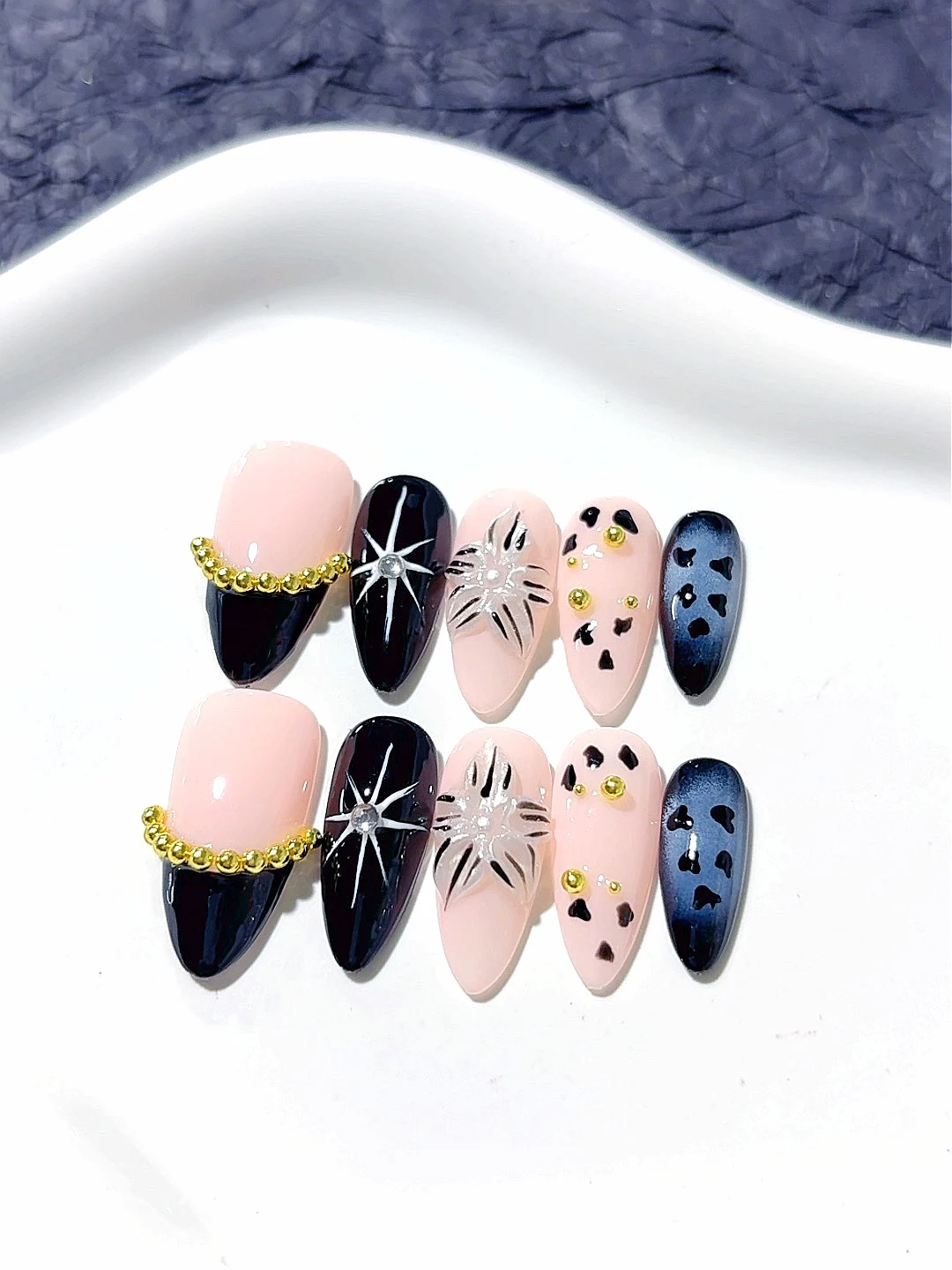 

Black and Pink Two-Color Spot Art Wearable Manicure (D291)