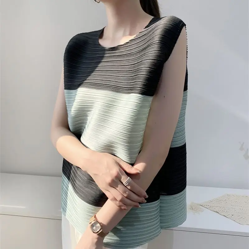 2023 Miyake Pleated Summer Women Tshirt New Fashion Versatile O-neck Sleeveless Stripes Color Blocking Cover Top