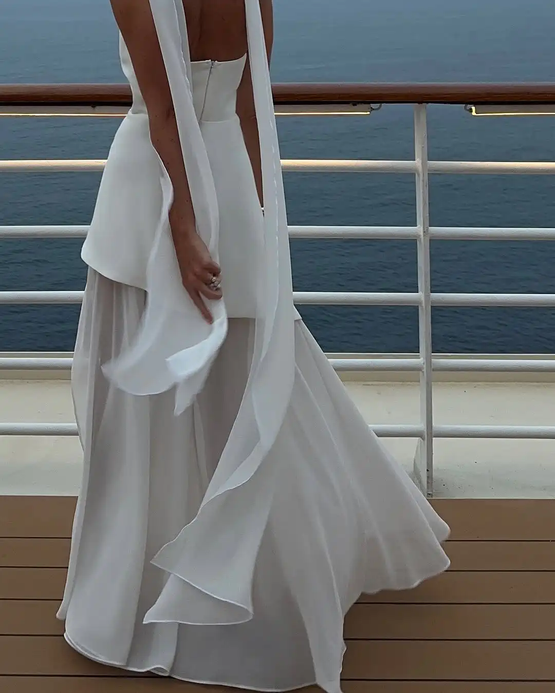 MD Elegante Senza Spalline Irregolare Abito Da Sposa Illusion Side Split Raso Abito Da Sposa Pavimento-Lunghezza Vestido De Noiva Personalizzato 2025
