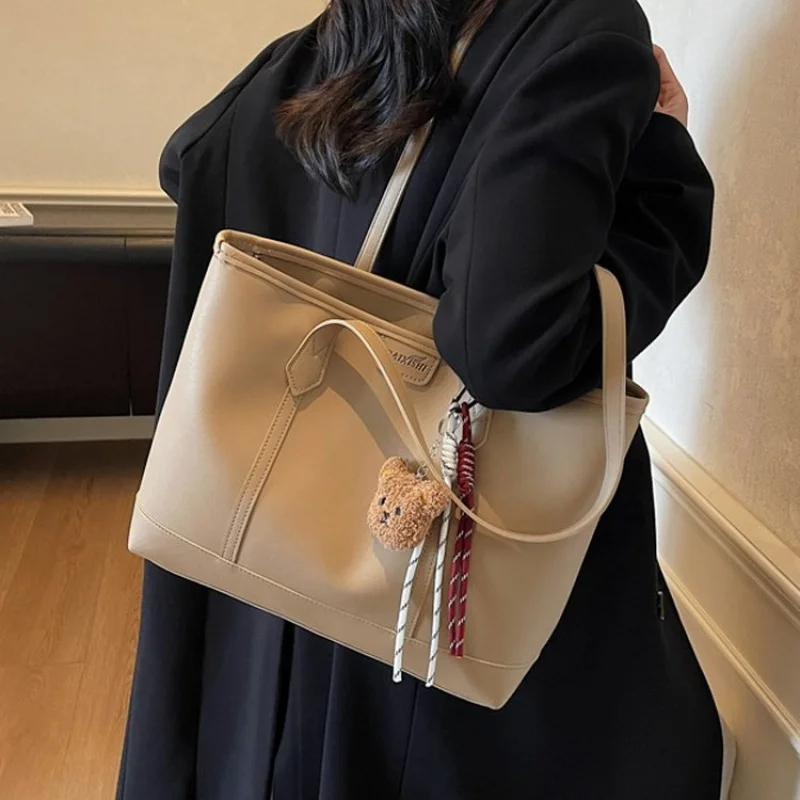 

Women's Tote Bag Made Of Goatskin Leather Featuring High-End Iceland Trendy Lightweight Soft Daily Style