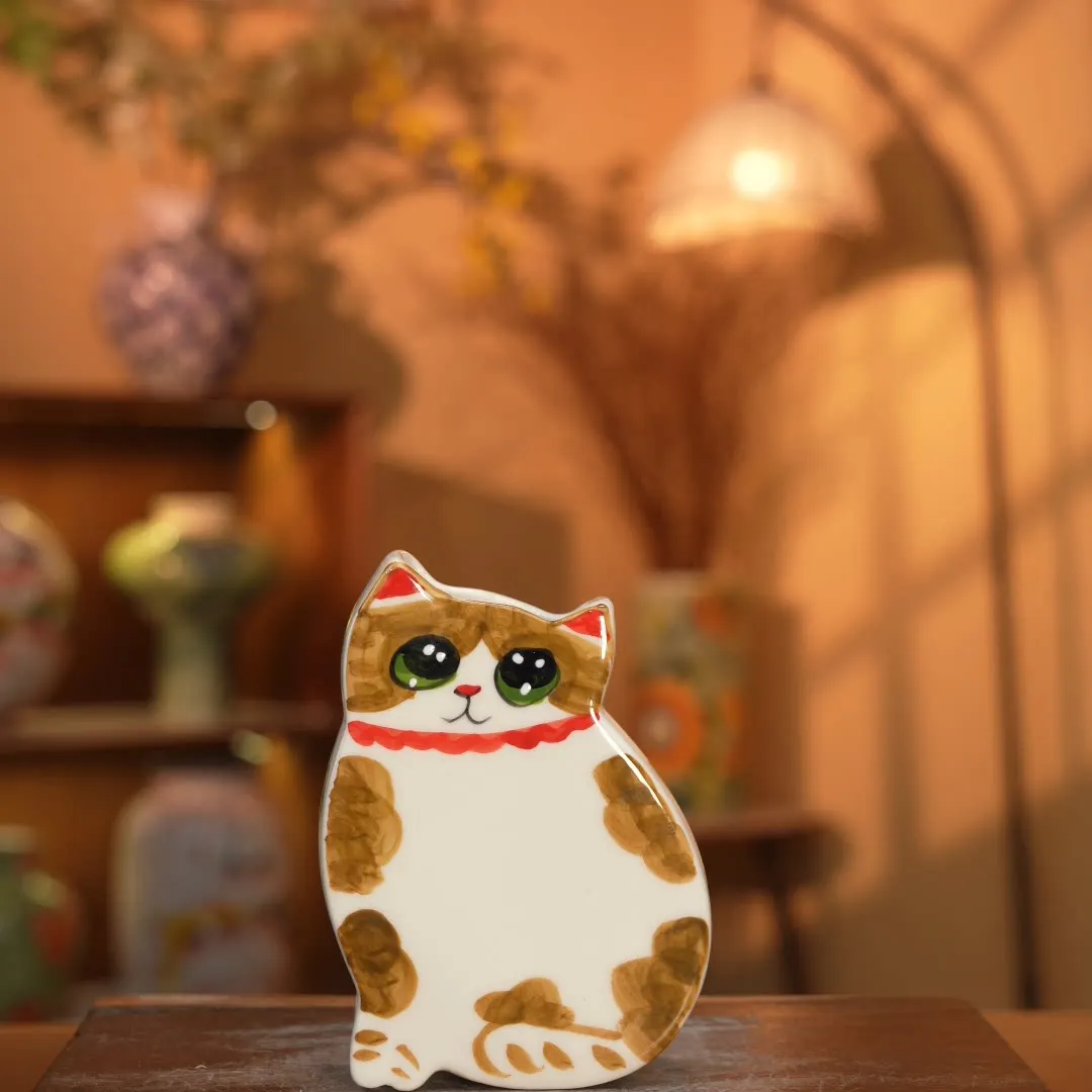 Cat shape full of work on all sides Cat vase pattern Ceramic desktop hydroponic ornament Household creativity