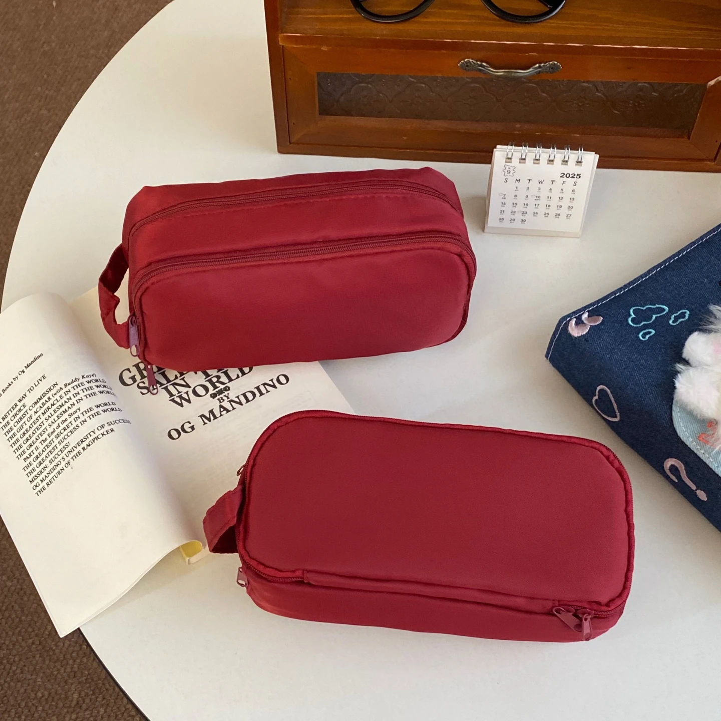 

Минималистичный пенал-органайзер из прочного нейлона с просторным внутренним отделением и стильной верхней ручкой, структурированный, вместительный, нейлоновый чехол-органайзер