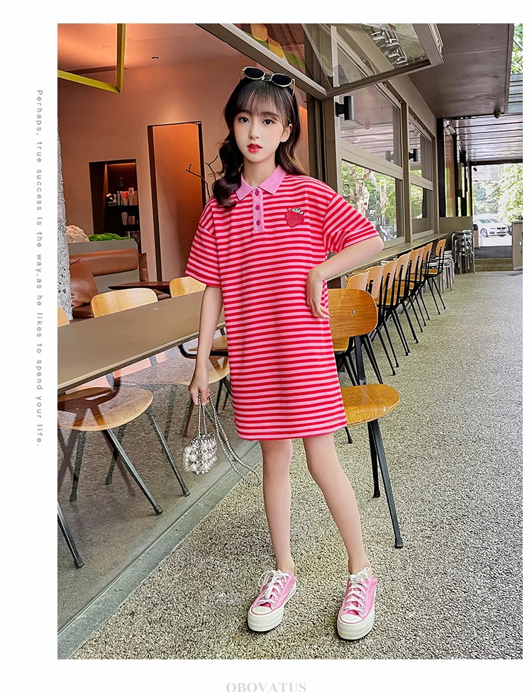 Elegantes gestreiftes Kinderkleid mit Erdbeer-Motiv für Mädchen, neues Design, kurzärmeliges Polokleid, lässige Baumwoll-Sommerkleidung für Kinder – Detail 6