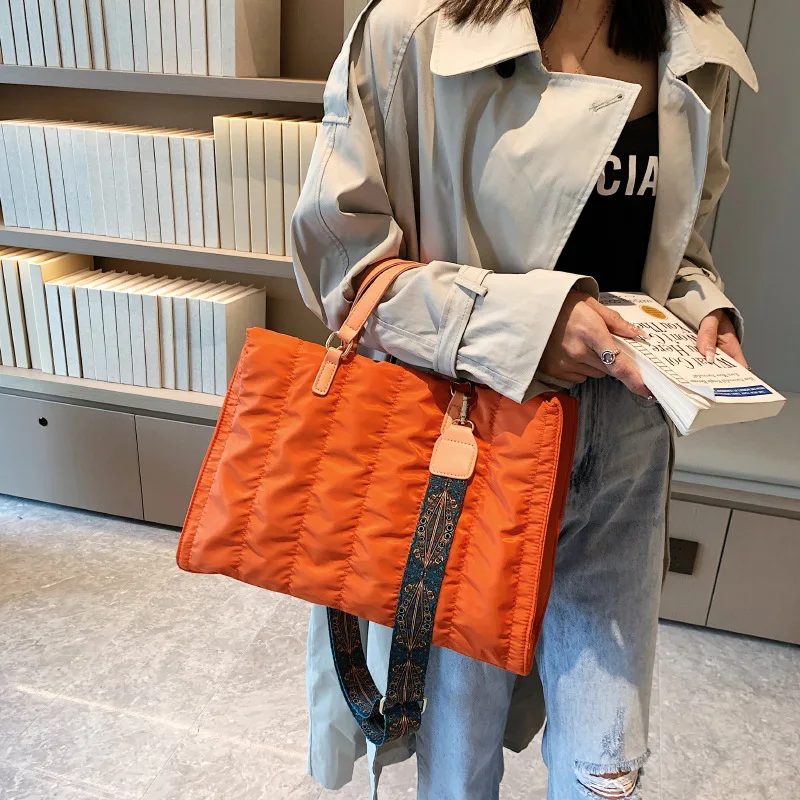 Fashion Shoulder Bag Large Capacity Quilted Cotton Padded Messenger Bag Women Crossbody Bag Solid Color Nylon Top-handle Bags