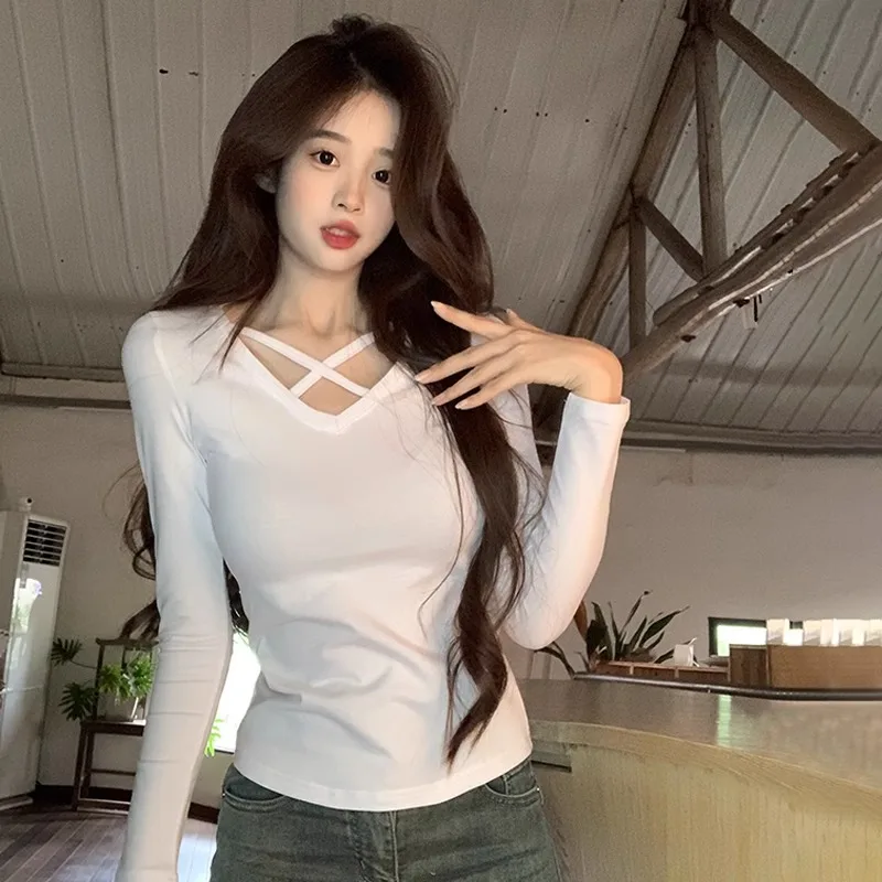 

2024 autumn new white and black slim fit V-neck cross solid color long sleeved t-shirt top for women