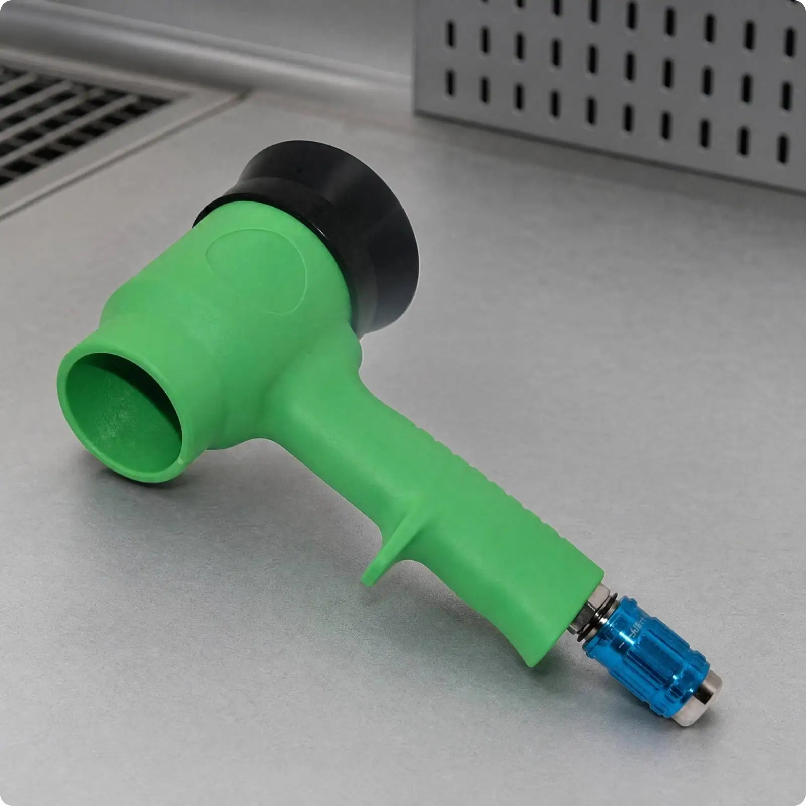 Plastic Pneumatic Air Blow for Water Based Paint Drying with 43 PSI Working Pressure for Precision Shop Tasks