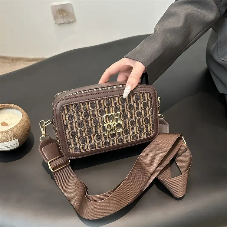 

Новая женская винтажная сумка-кроссбоди с монограммой 2026 года, регулируемая, повседневная, элегантная, для ежедневного использования