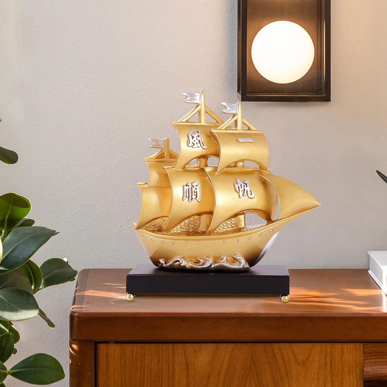 Sailing Boat Figurine Sailing Ship Sculpture Resin Housewarming Gift Decorative Ornament Sailboat Statue for Bar Living Room