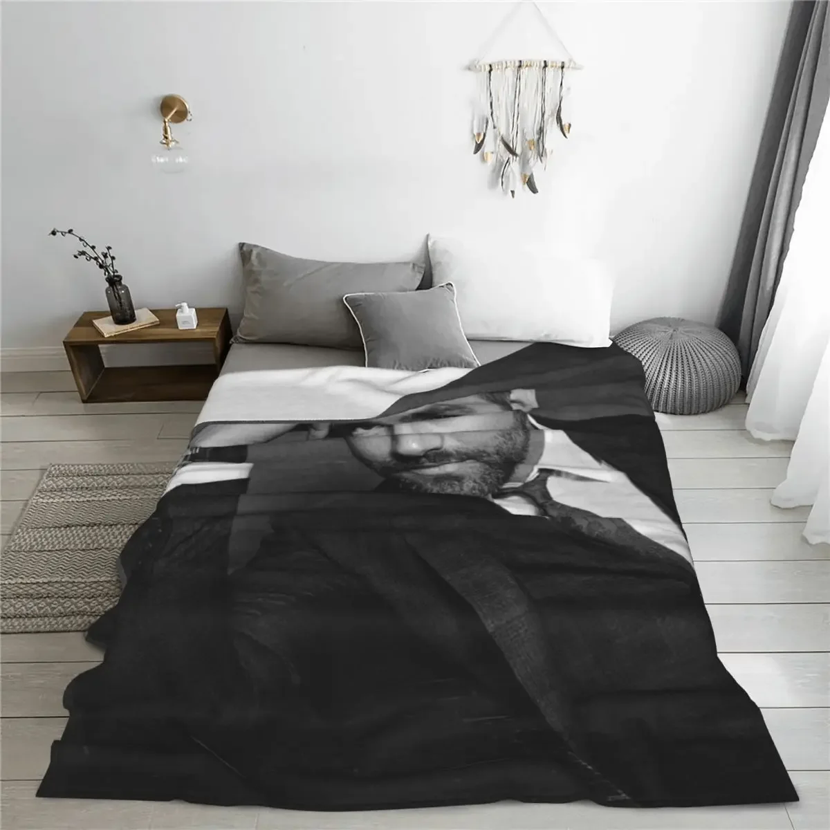 R-Ryan Reynolds Flannel Blanket Handsome Actor Soft Warm Bedding Throws for Couch Chair Picnic Novelty Bedspread Sofa Bed Cover